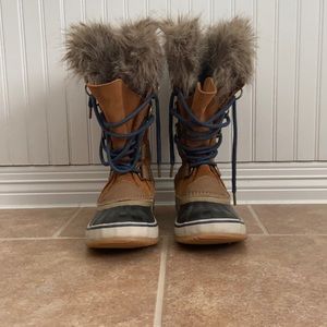 Sorel Joan of Arctic boot. Size 6. Worn once!!